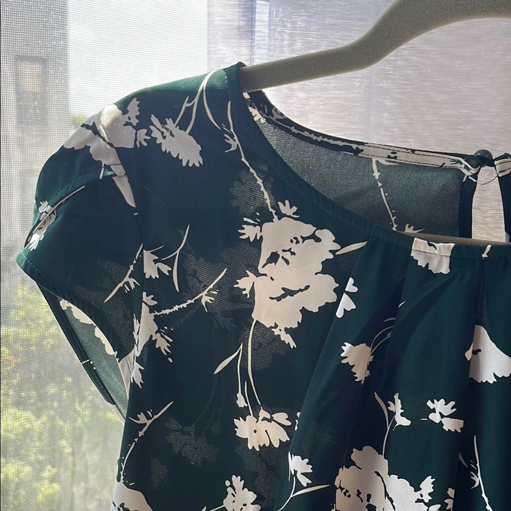 Floral Print Women's Top - GREEN and White. Size Large.